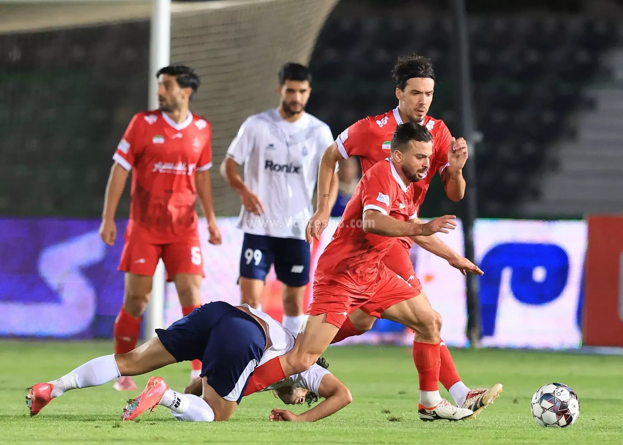 گزارش زنده: ملوان یک - پرسپولیس صفر