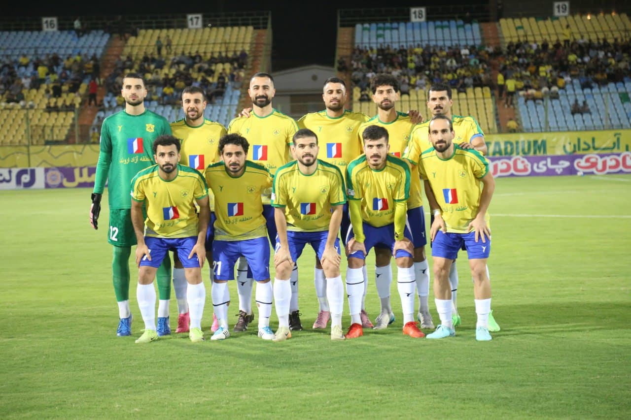 بلبشو در آبادان: بازیکنان پشت سرمربی درآمدند!