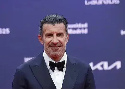فیگو قرارداد هنگفت بارسلونا را باطل کرد!
