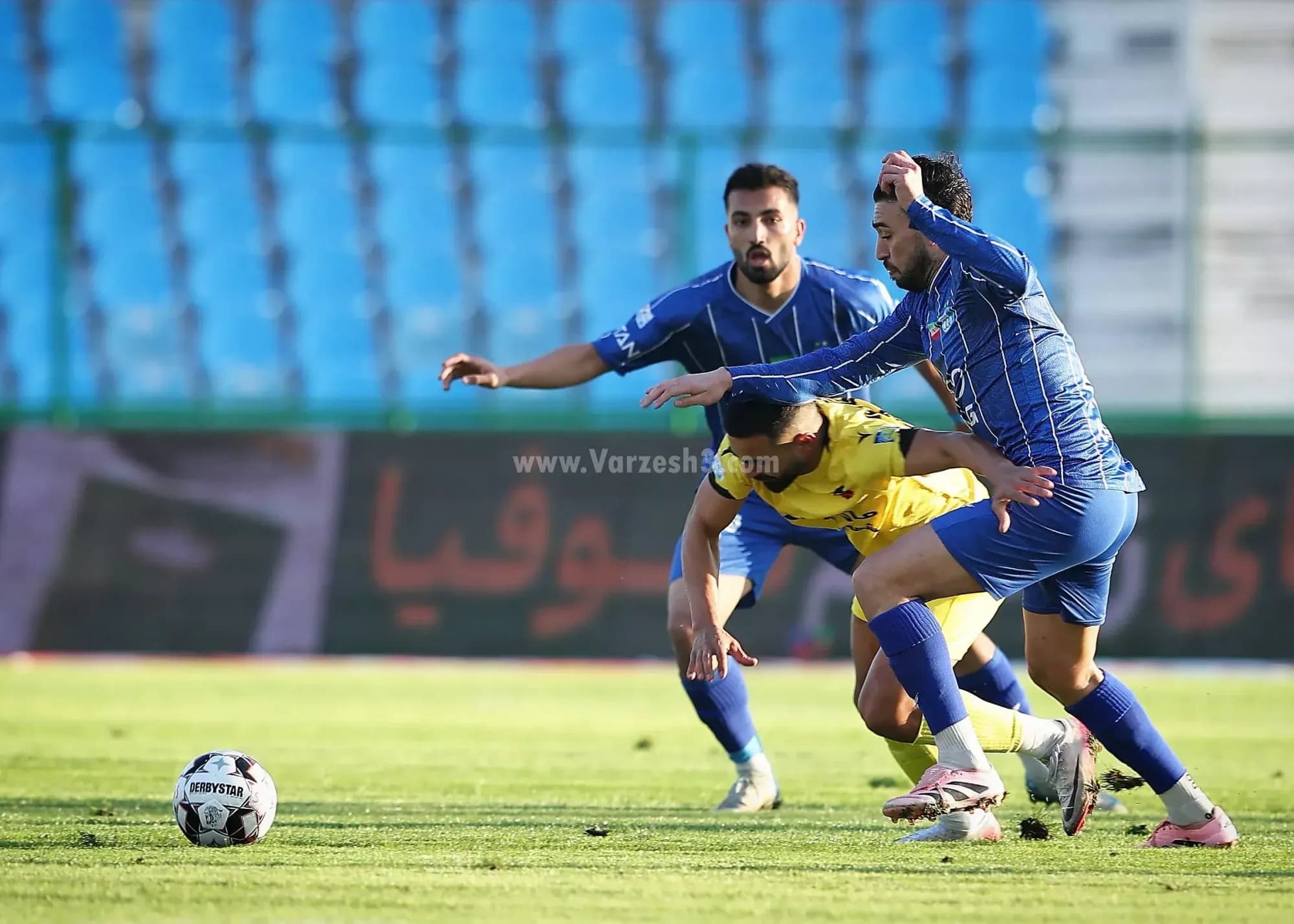 گزارش زنده: استقلال 0 - شمس‌آذر 0