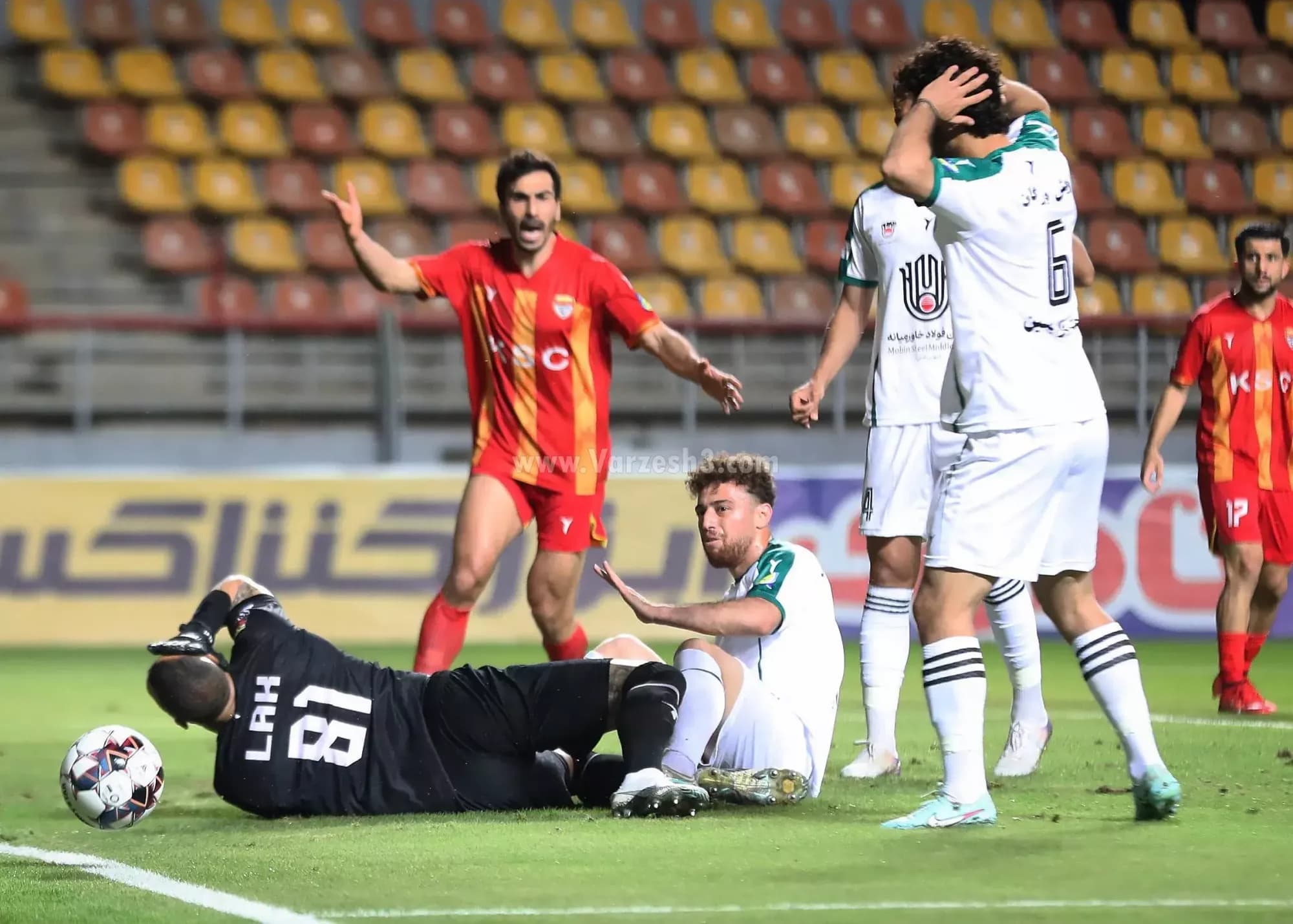 نمایی بهتر از VAR برای جنجالی‌ترین لحظه فولادآرنا