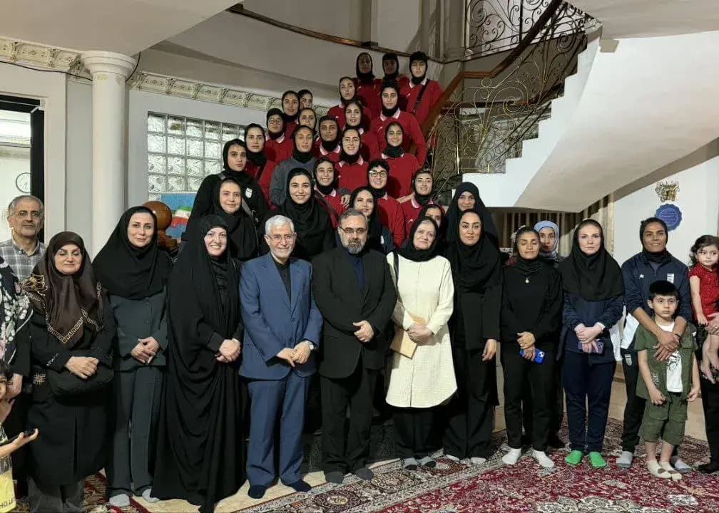 دیدار سفیر ایران در مالزی با اعضای تیم فوتبال زنان