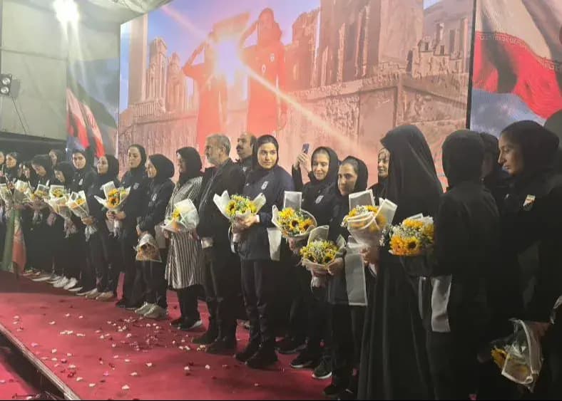 جشن میدان ولیعصر برای دختران ایران (عکس)