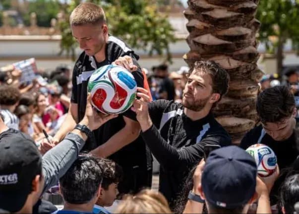 استقبال جالب اهالی سن‌دیگو از تمرین نیوزیلند 