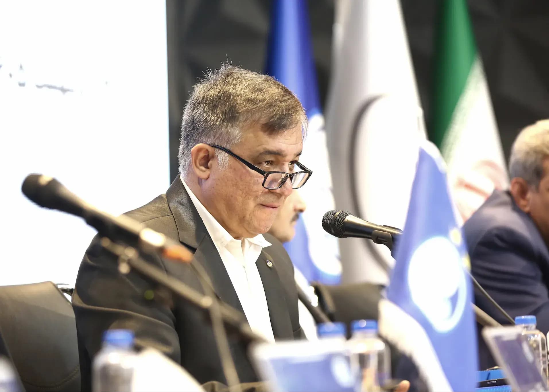 تاجرنیا: کسی در توئیتر فحاشی کند، بلاک میشود!