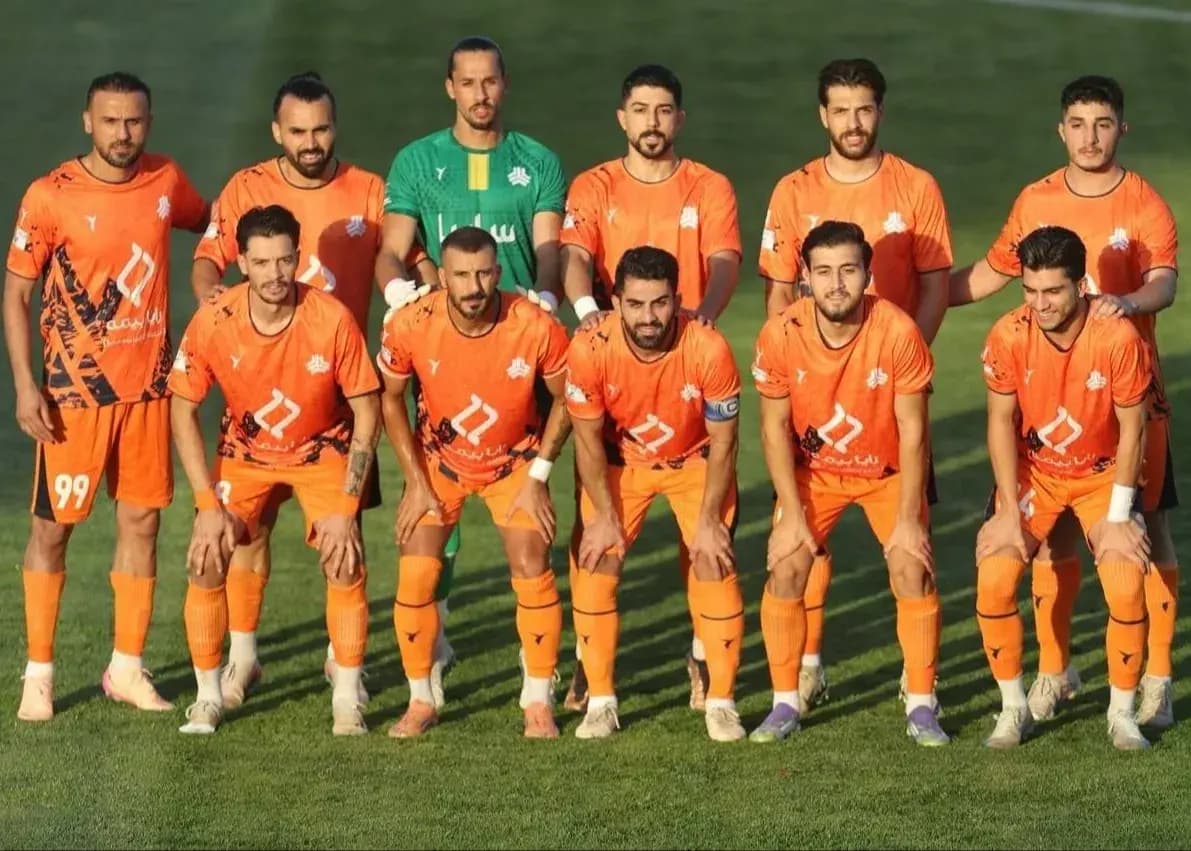بازیکنان تیم مدعی صعود اعتصاب کردند!