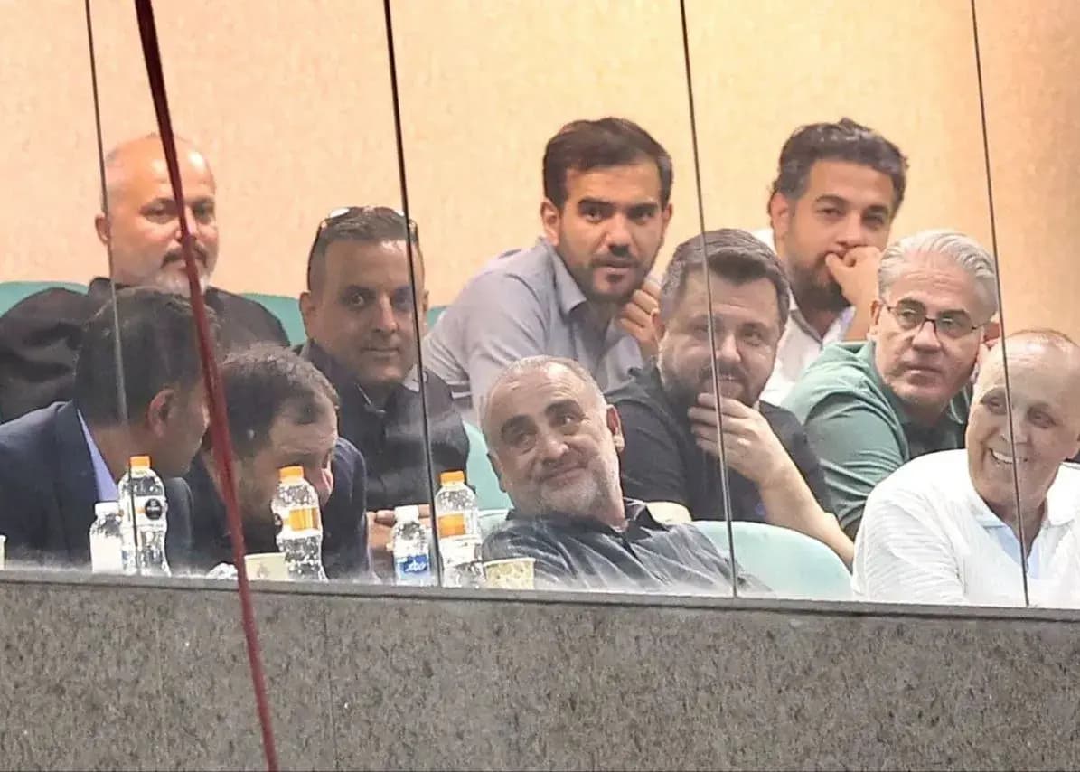 مربی تیم امید تماشاگر بازی پلی‌آف آسیایی