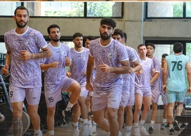 استقلال رنگ سال را انتخاب کرد: بنفش!