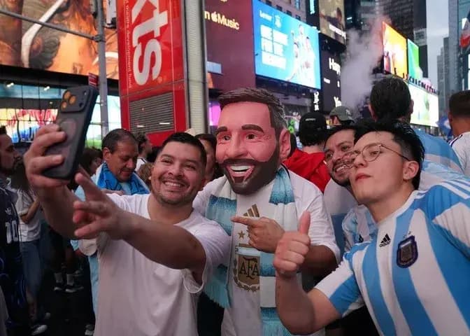 میدان تایمز به تسخیر آرژانتینی‌ها در آمد!