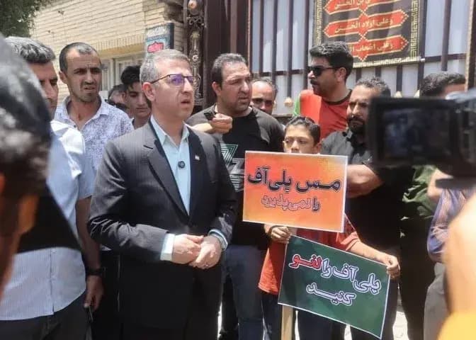 تجمع هواداران رفسنجانی در اعتراض به پلی‌آف(عکس)