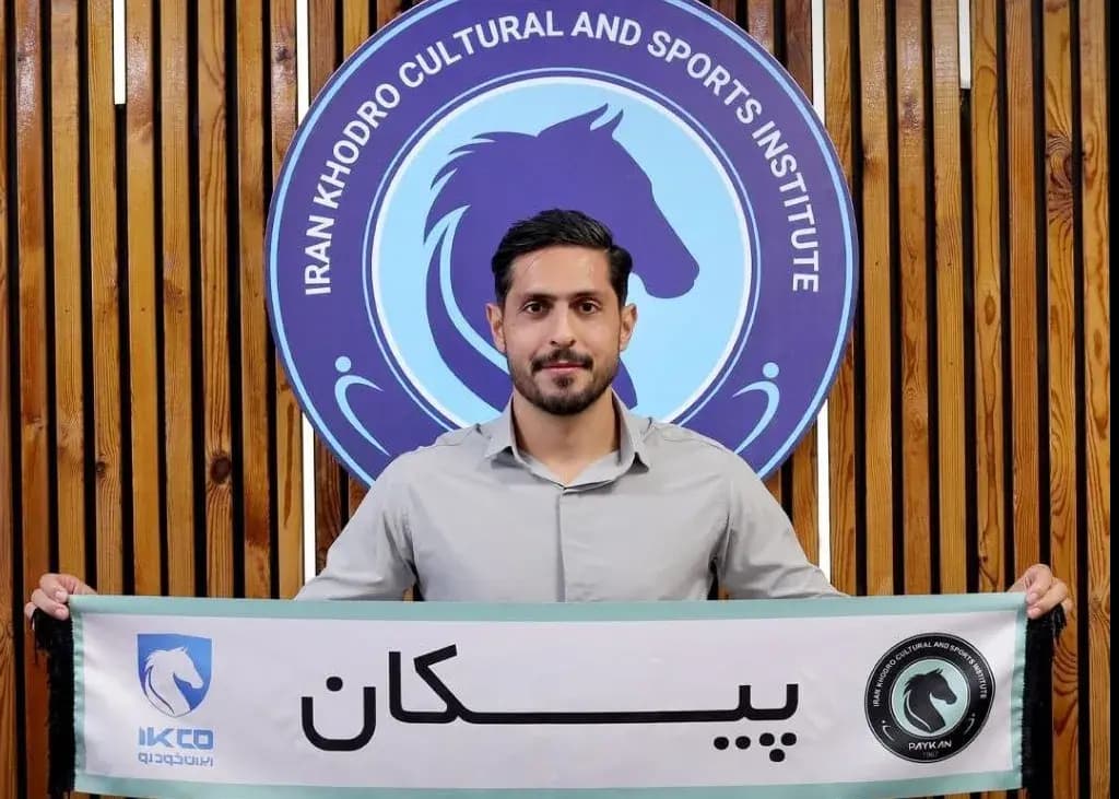 محبی اولین خرید پیکان شد (عکس)