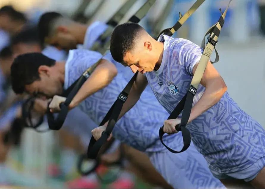 آسانی با پیراهن مجیدی برای استقلال گل می‌زند