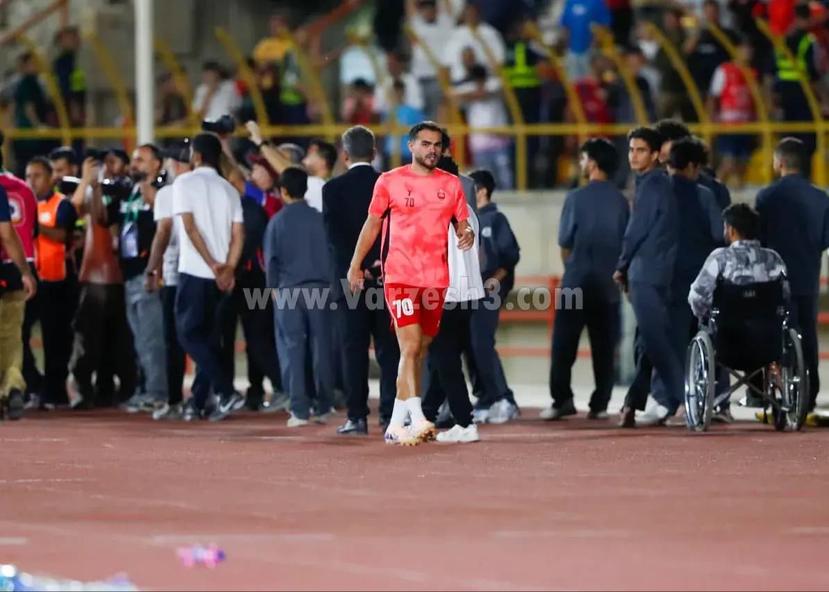 مشهورترین تماشاگر خارجی برتری پرسپولیس! (عکس)