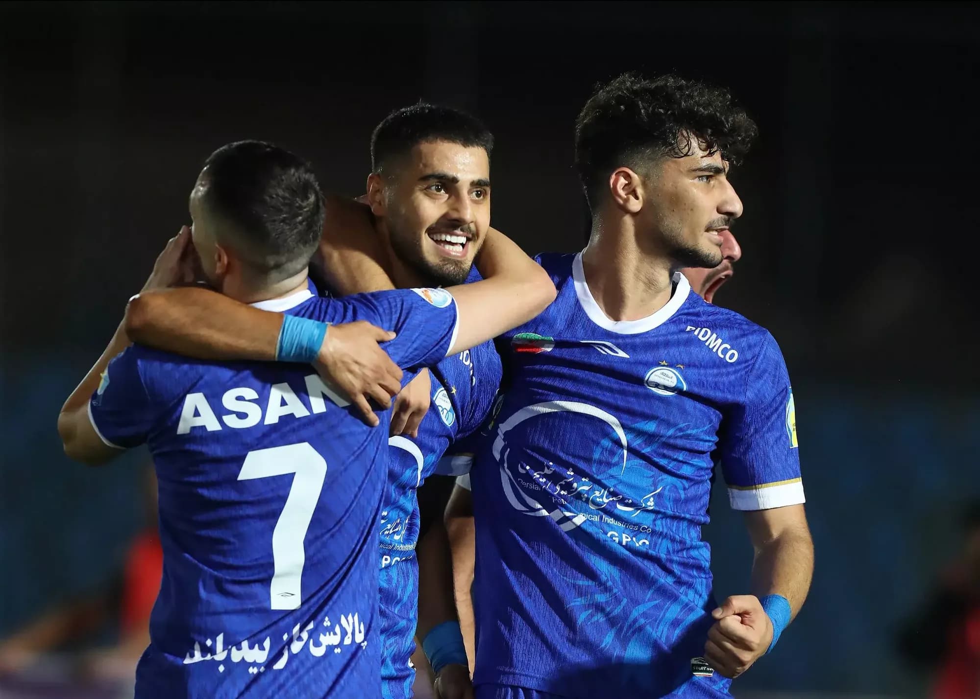 استقلال سه سال جوان‌تر از پرسپولیس!