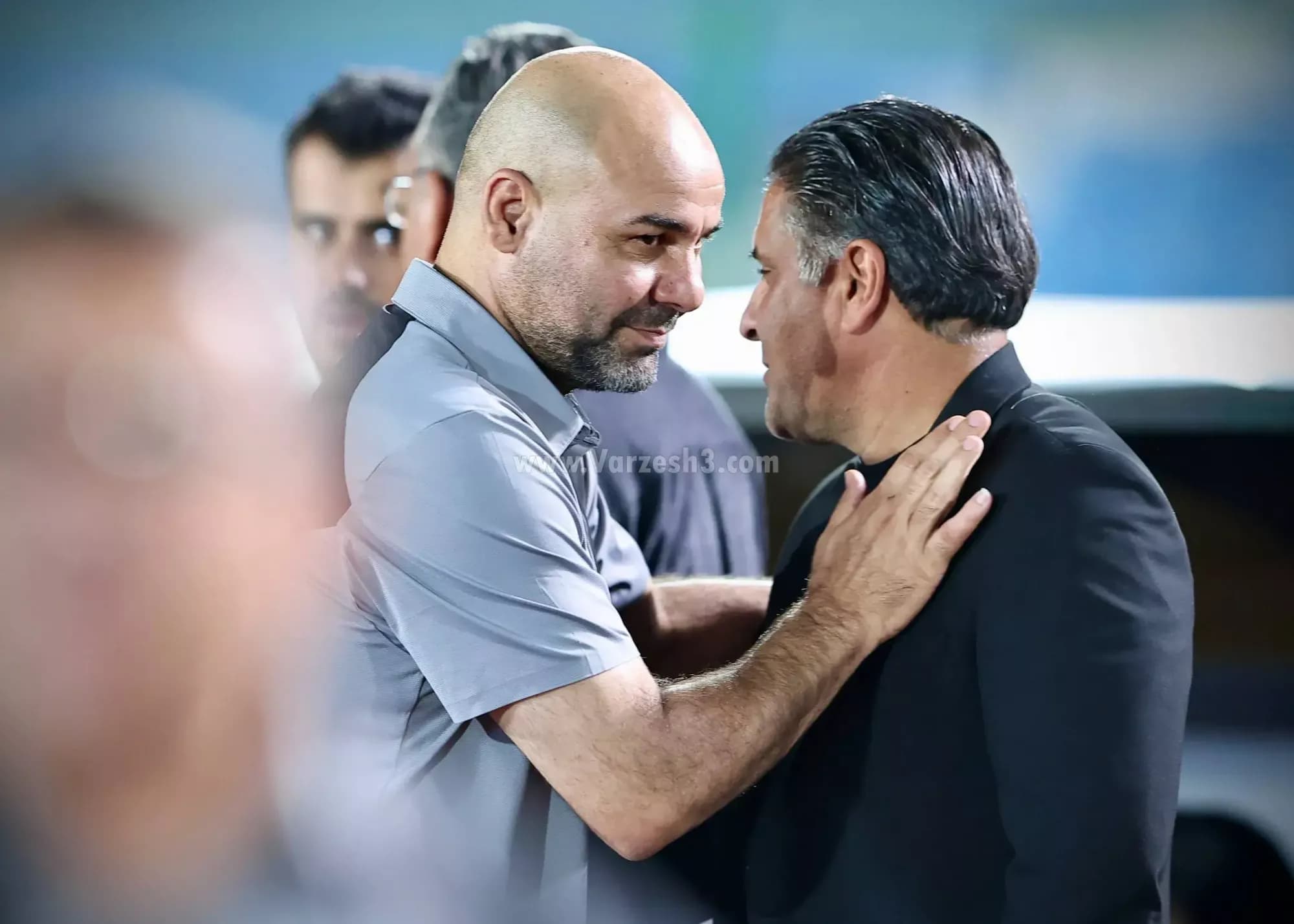 مستقل اما جداافتاده -  موفق باشی آقا سهراب! 