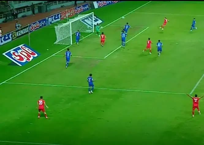 هرچقدر بی‌رحم با پرسپولیس، مهربان با استقلال! 