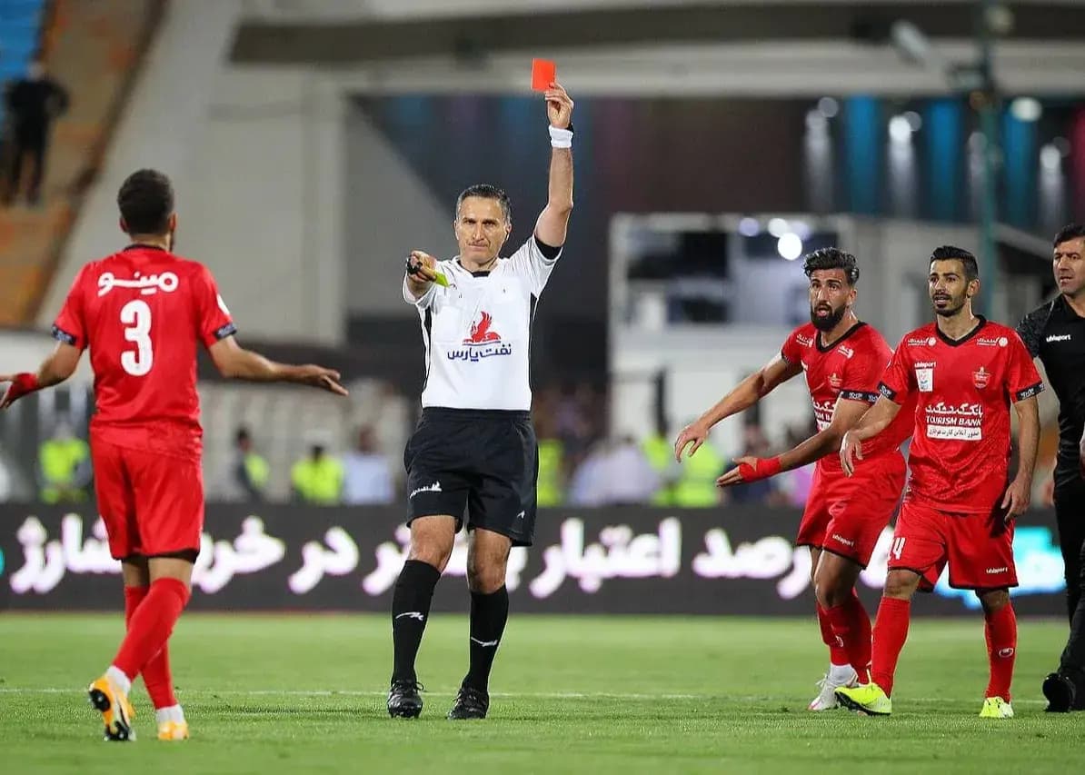 مورد عجیب دربی: سهم برابر سرخابی‌ها در کارت قرمز