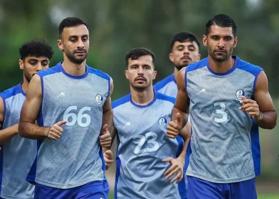 شروع تمرینات آبی‌ها با فیگور آرنولد! 