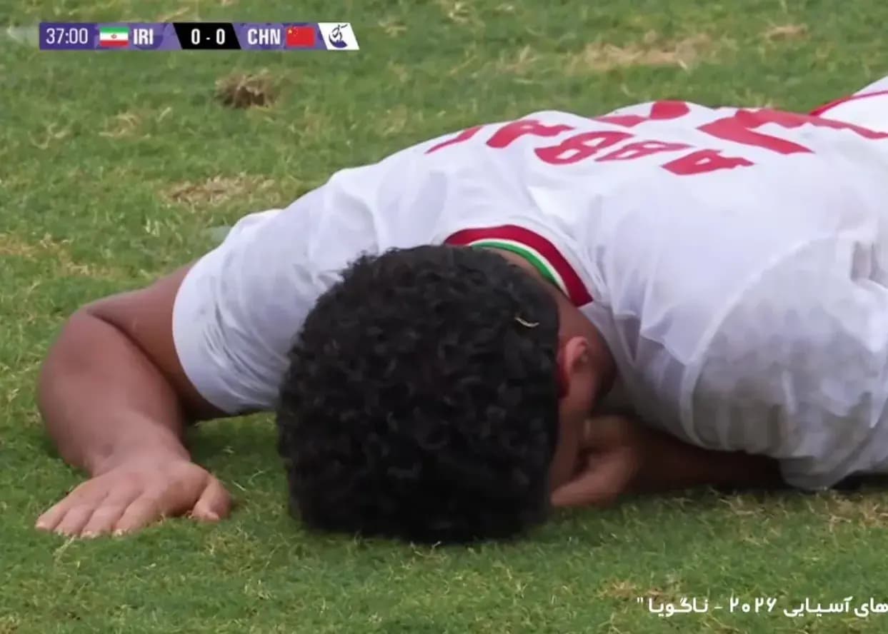پدیده لیگ مصدوم شد و بیرون رفت! (عکس)