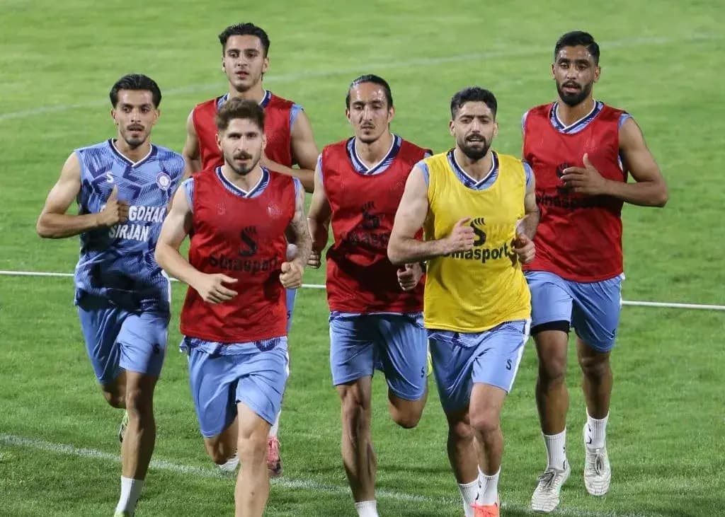 زلزله در سیرجان، چهارده بازیکن گلگهر رفتند!
