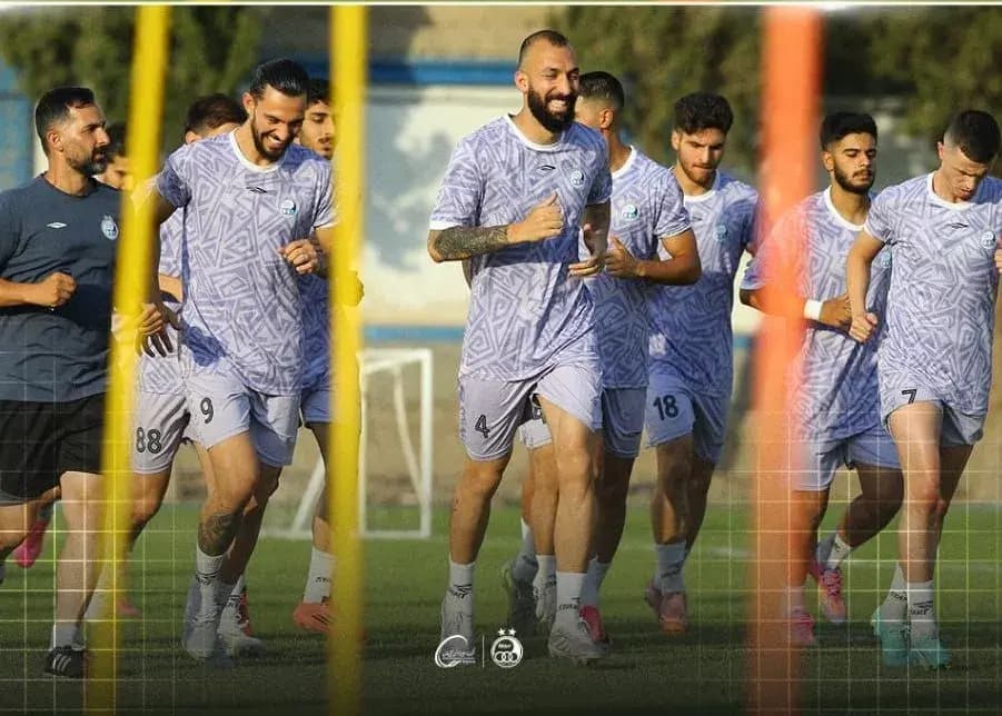 عکس اول استقلال، پیام واضح درباره روزبه