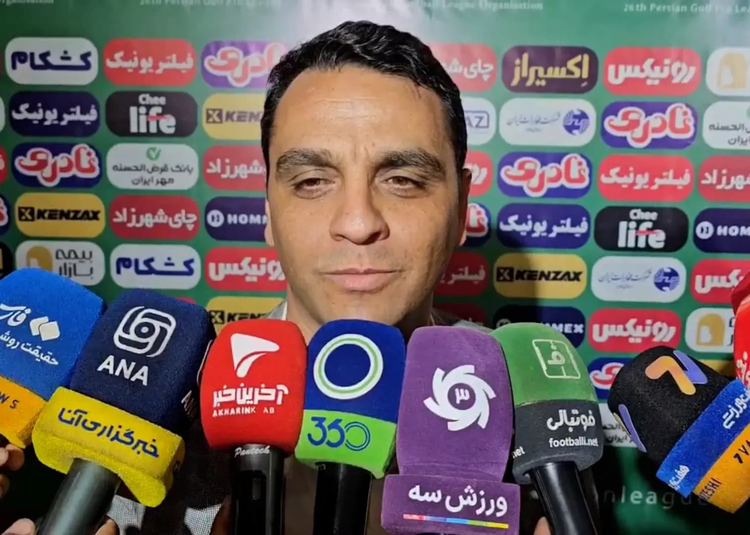 فتاحی: استقلال تا نیمفصل بازیکن نمیگیرد